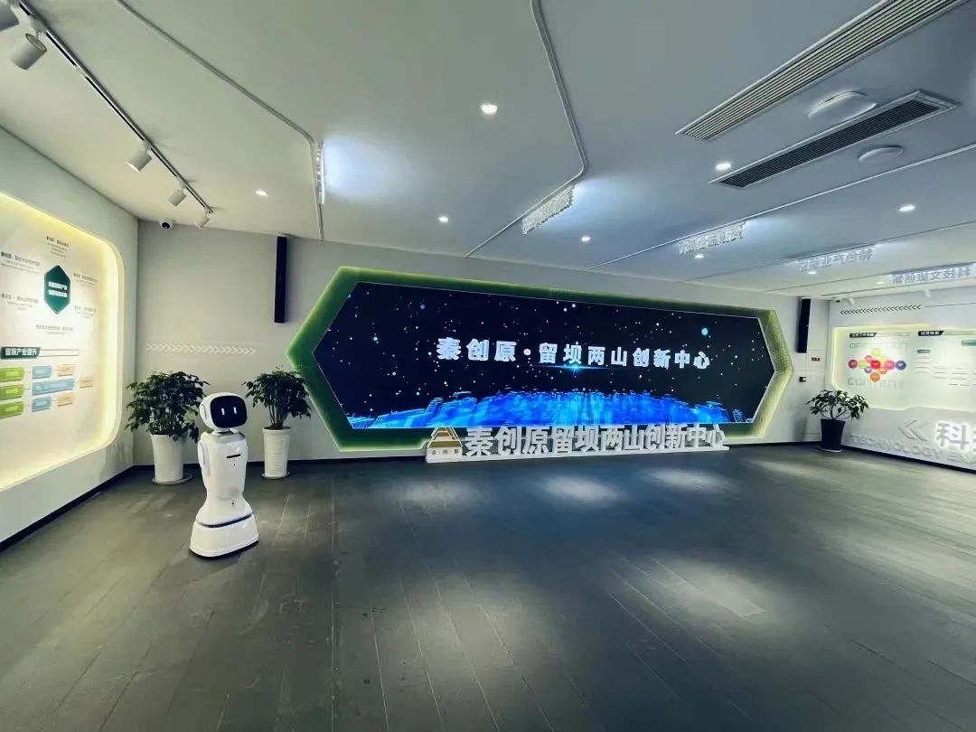 ​�򿨡���С����չ�������ˣ������ɫ���ơ��ǻ�չ�ݡ���ͻ�ƣ�